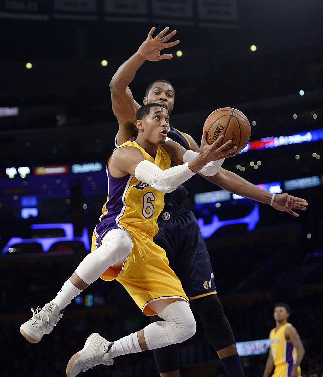 风云突变！辽宁本钢集结日复出首秀；NBA常规赛版图或变；态度坚定；身体对抗强度拉满